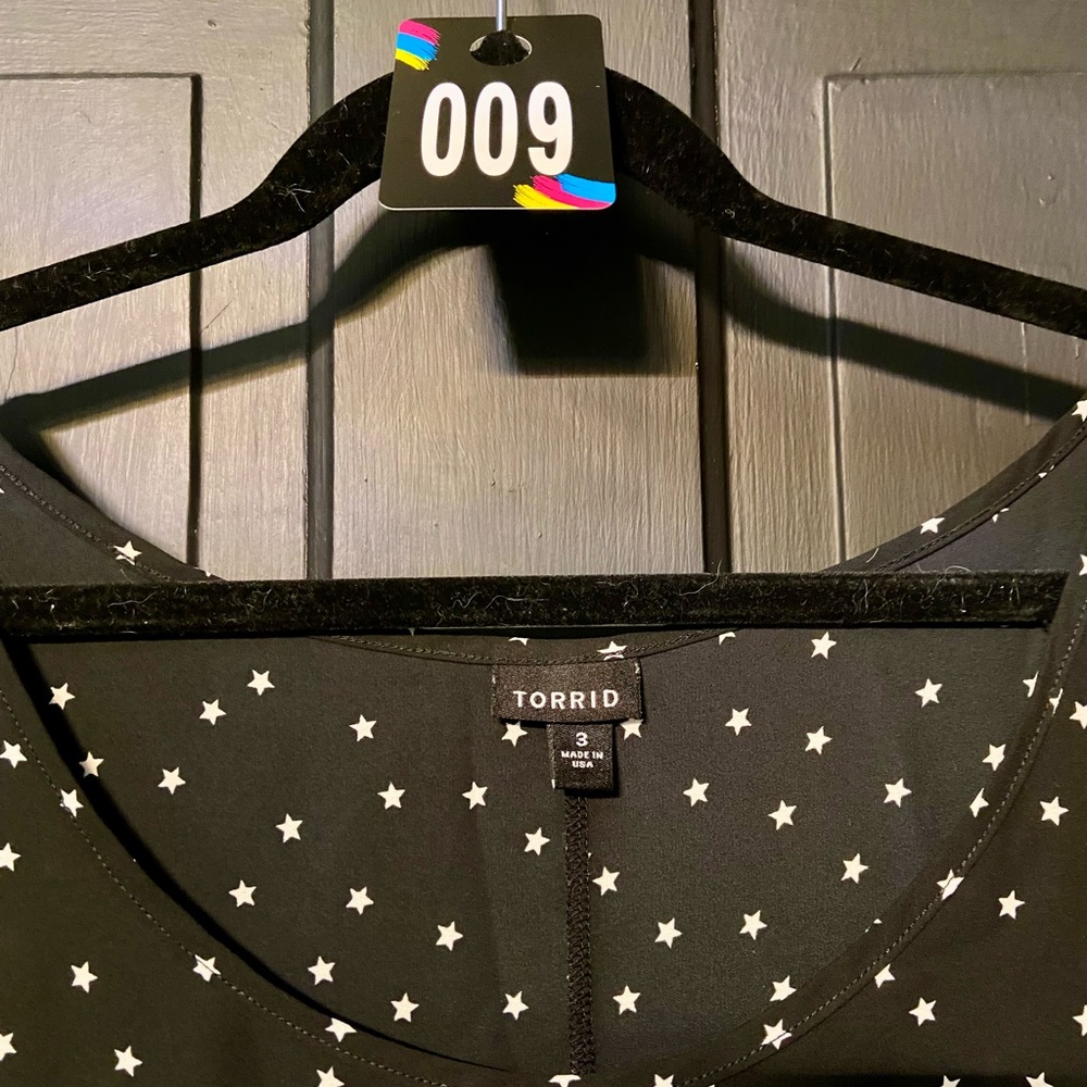 Torrid Black Star Print Sleeveless Top - Picture 5 of 6